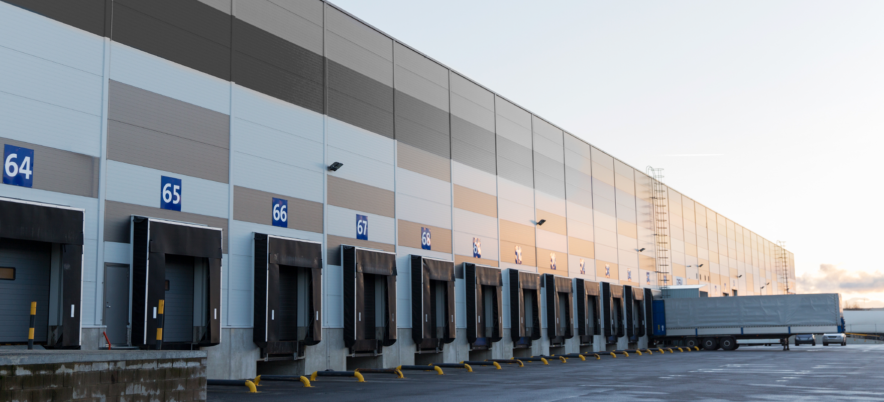Truck appointment and gate management for scheduled vehicle arrivals at a CFS warehouse